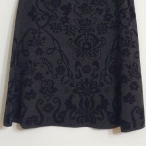 Spense black and gray floral pattern knit sweater flare skirt.